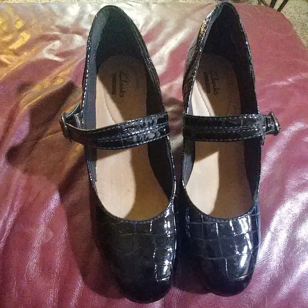 Black faux crock Mary Jane heels.